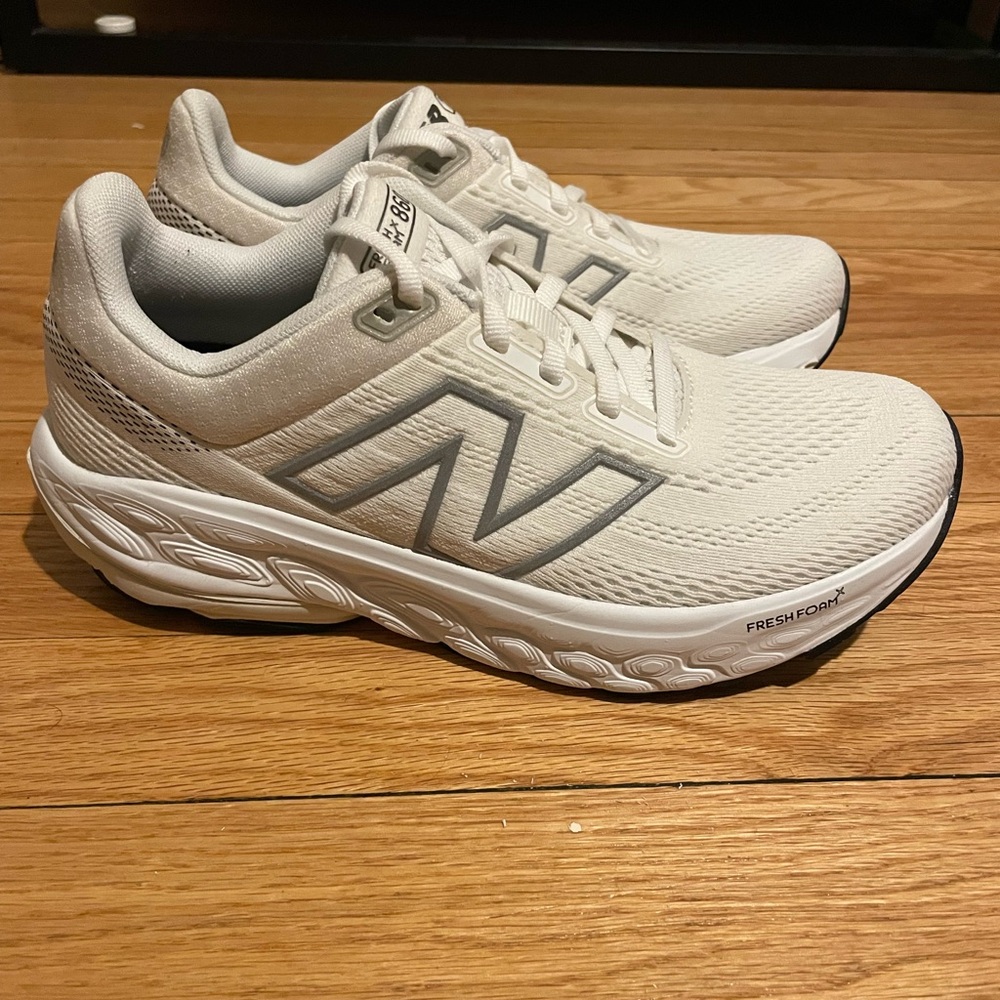 New Balance 860